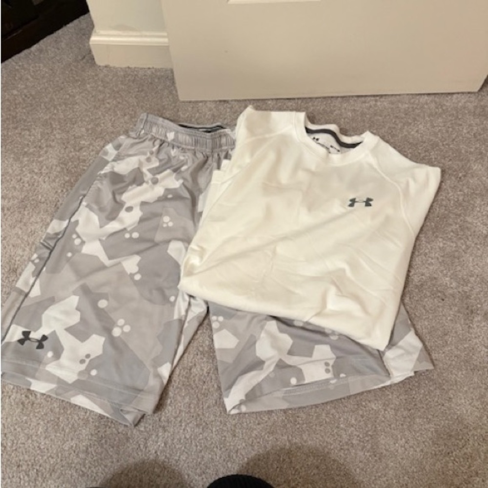 Under Armour Gray Athletic Shirt and short set